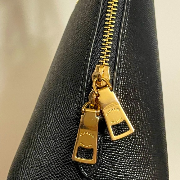 Beautiful Black and Gold Coach Bag Crossbody - Picture 4 of 11